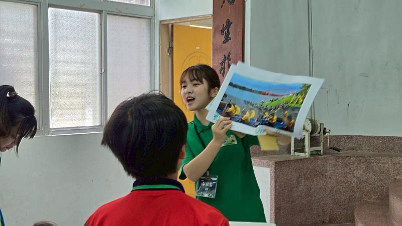 關主生動講解遊戲規則。