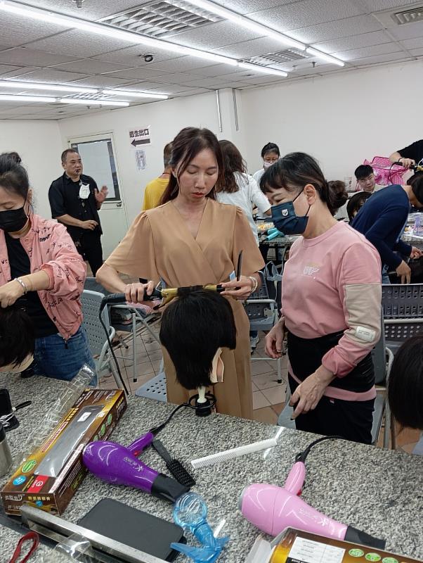 學技能也能領津貼!嘉義縣下半年職訓課程熱烈招生中