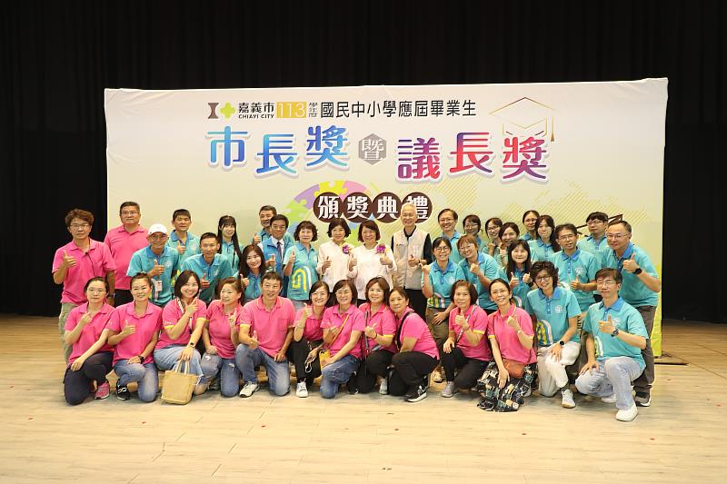 0_黃敏惠市長與興嘉國小團隊合照