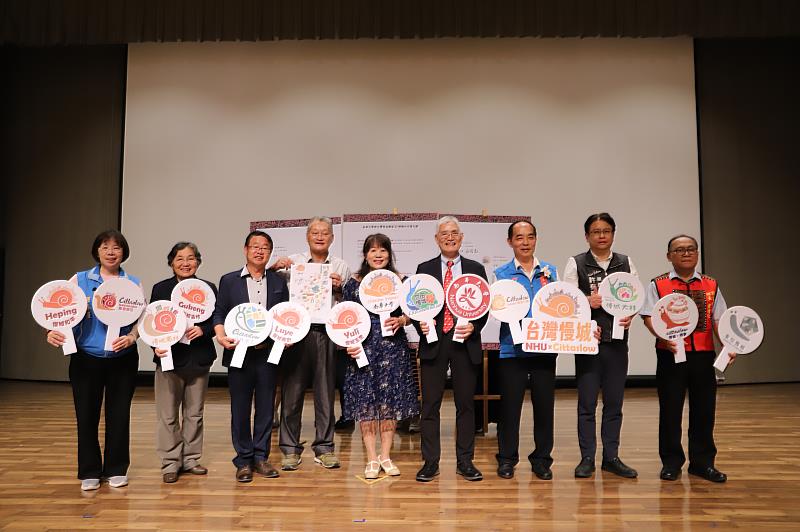 南華大學與台灣慢城聯盟12鄉鎮簽訂MOU，期能促進學術研究及相關行動實踐交流。