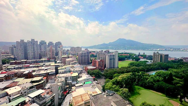 永慶房產集團統計，在1000萬元至1500萬元預算範圍內，淡水區平均可購得住宅面積為44.2坪，位居新北市榜上第一。