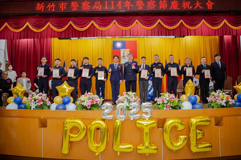 歡慶警察節！邱臣遠代理市長表揚模範績優員警，向守護城市的英雄致敬。