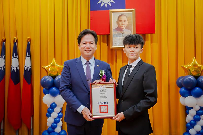 歡慶警察節！邱臣遠代理市長表揚模範績優員警，向守護城市的英雄致敬。