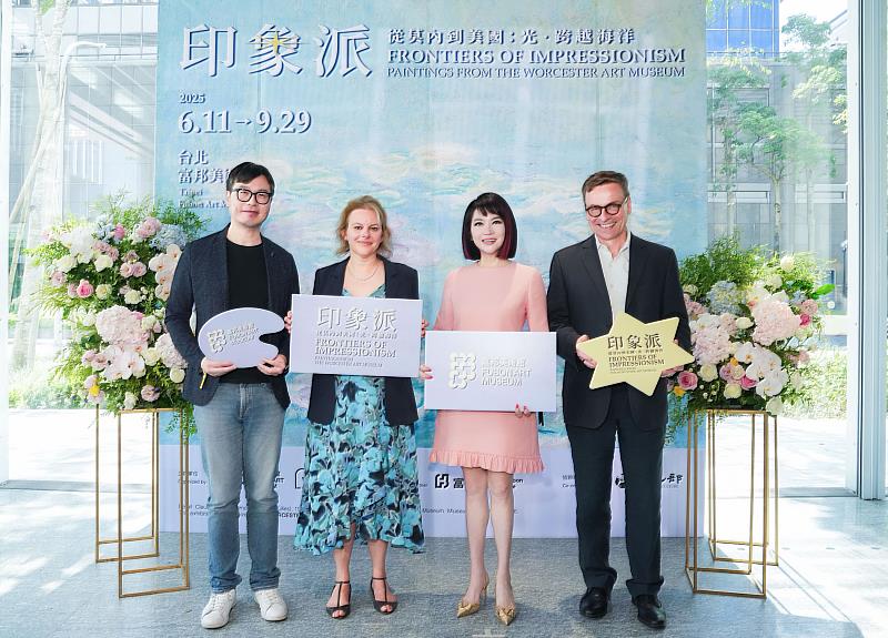富邦美術館6月10日舉辦開展記者會,政府及國際重要貴賓出席現場,一同揭開展覽序幕。照片左起文化部藝術發展司副司長黃宏文、伍斯特美術館策展人克萊爾.惠特納(Claire Whitner)、富邦美術館館長翁美慧、伍斯特美術館館長馬提亞斯.瓦謝克(Matthias Waschek)。
