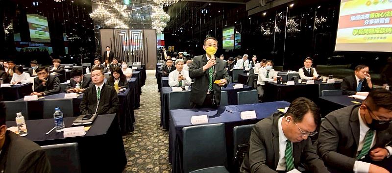 研習會上，台下店東長不僅專心聆聽、更積極提問，把握跟績優店東當面請益的機會(永慶房產集團提供)