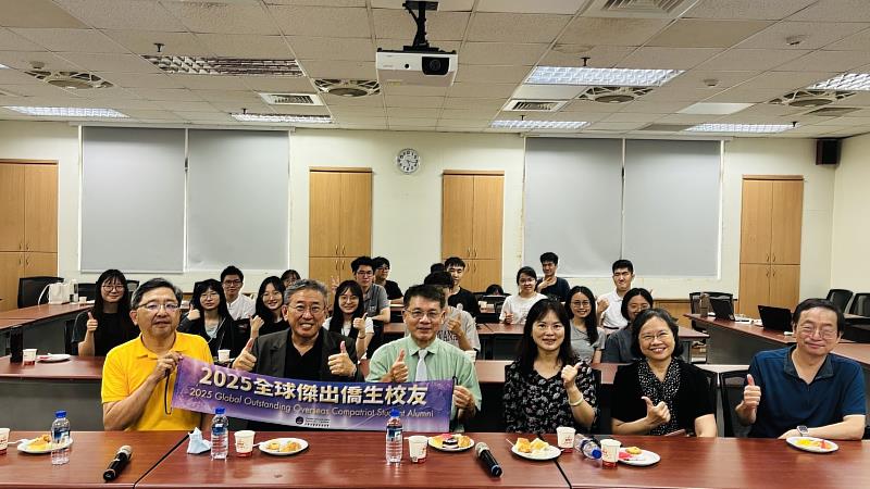 張盛銘校友與中醫學系師生座談分享經驗交流。