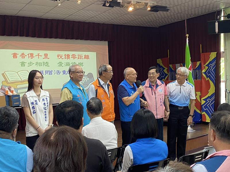 贈書贈鞋 點亮僑樂童心	書步相隨溫暖贈書活動圓滿落幕