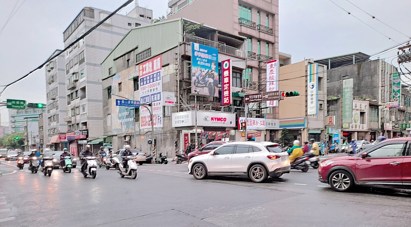 後站商圈位在連接桃園與鶯歌的主要幹道桃鶯路一帶，生活機能完善，是就業人口主要找屋的區域。
