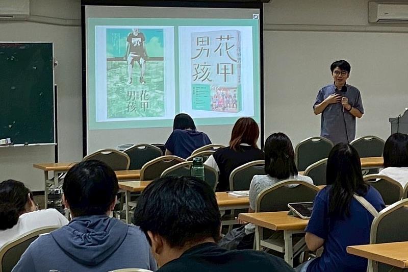 南大邀楊富閔作家談文學之路與創作實務 讓學生看見多元職涯發展路徑