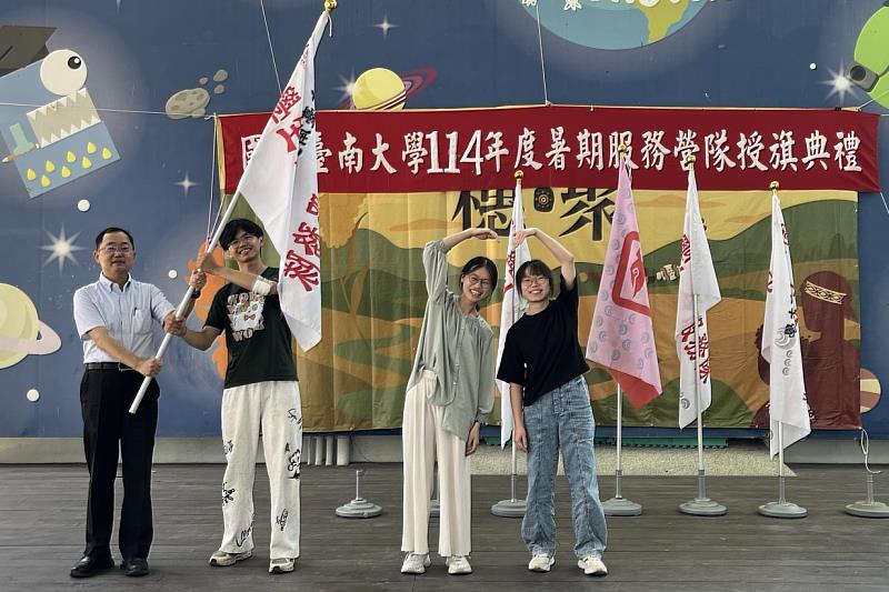 南大副校長侯志正勉勵學生發揮自身專長，與夥伴們攜手合作、彼此學習，在服務中累積成長動能