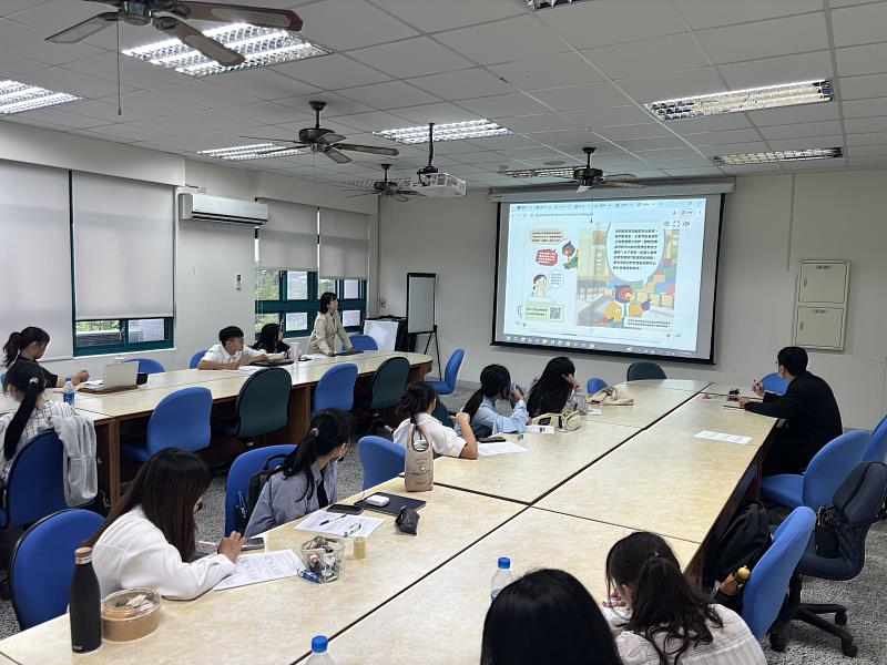 《閱讀科技專題製作成果展》學生發表過程。