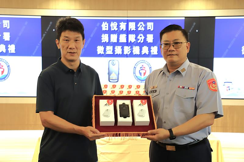 致贈微型攝影機