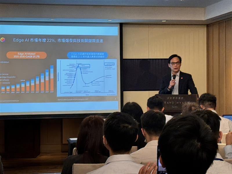 富邦證券2025投資論壇聚焦AI大未來,協助投資人與企業掌握先機,台灣大哥大總經理林之晨於會中分享如何運用Edge AI強化競爭力。