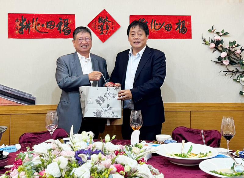 王子奇校長感謝楊文科縣長全力支持母校於新竹地區推動更多合作計畫的意願。