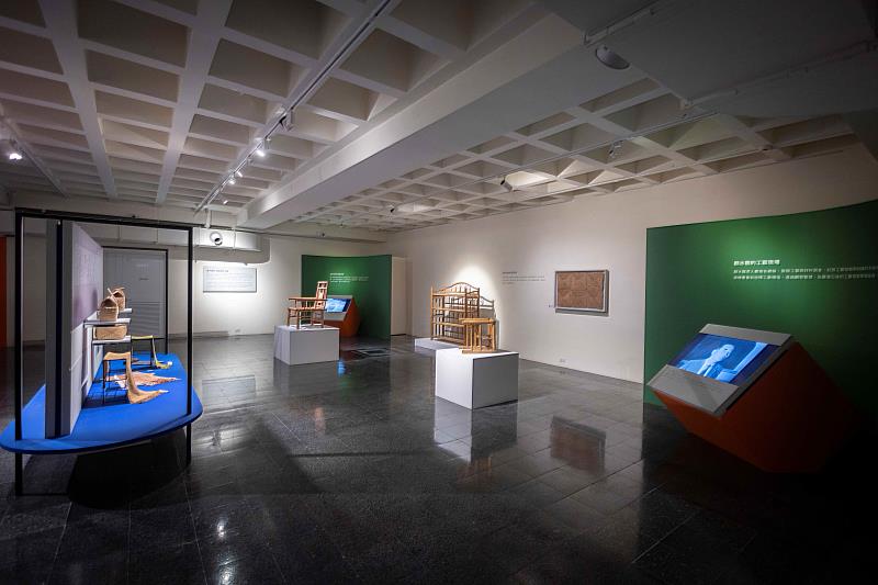 「顏水龍的工藝進路」以展品及相關史料，彰顯顏水龍在教育、工藝、設計及工藝產業推動上的深遠貢獻。