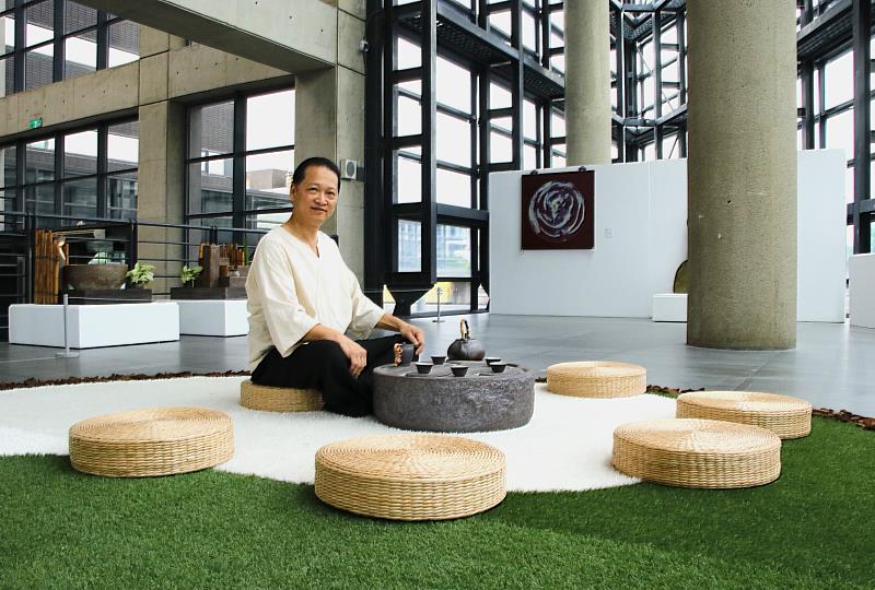 吳明儀《太極茶席》以太極意象詮釋東方哲學之美，體現生活與藝術的深度結合。