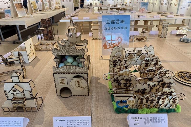 李奕璋老師指導學生以立體雷雕訴說基隆的文化特色