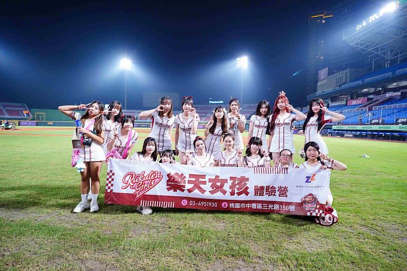 樂天女孩體驗營圓滿落幕 40位女孩正式登場應援舞台