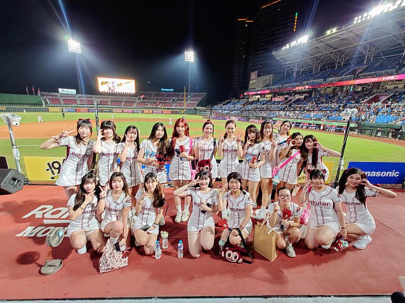 樂天女孩體驗營圓滿落幕 40位女孩正式登場應援舞台
