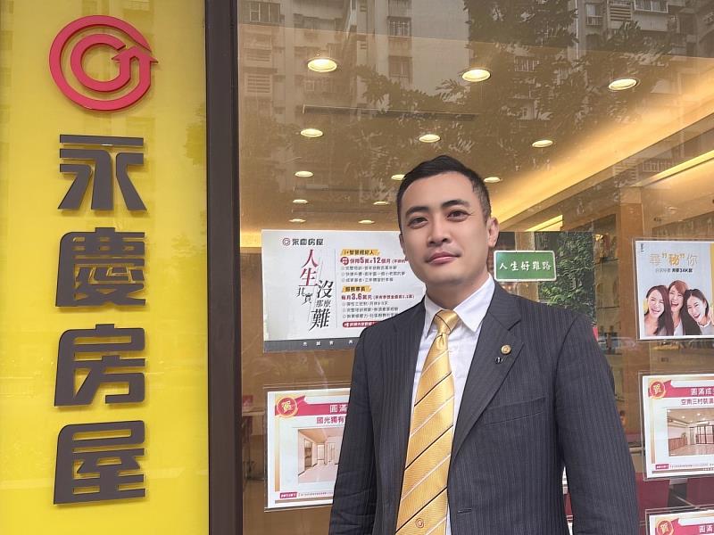 前陸軍儀隊中士陳昆翰，退役後他選擇放下軍服，轉戰房仲產業開啟事業第二春。