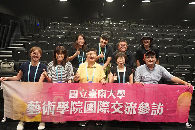 臺南大學藝術學院與新加坡戲劇盒交流，感謝藝術總監郭慶亮博士等人協助促成合作。