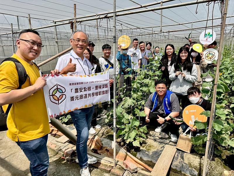 應化系崙元廊道共學增韌擴散USR計畫幫助雲林有才社區串連智慧科技與農業數據平台，進行性費洛蒙防治技術與碳足跡盤查。