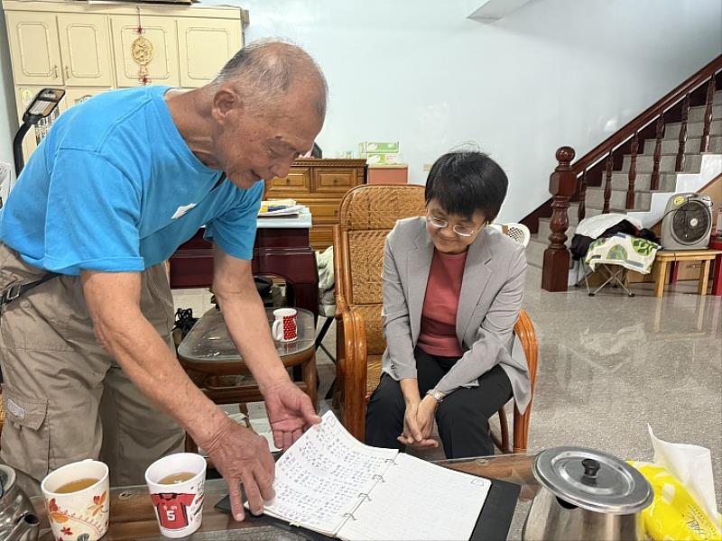 圖3 傅明光司阜不藏私地分享他親手撰寫的建築筆記