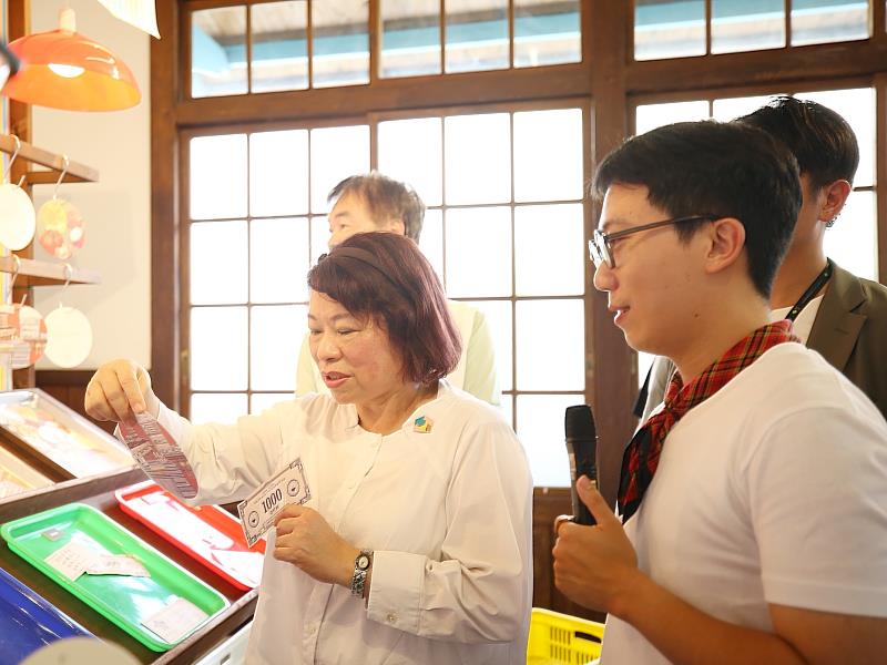 黃敏惠市長走進文學東市場:這次,我們交易的是詩