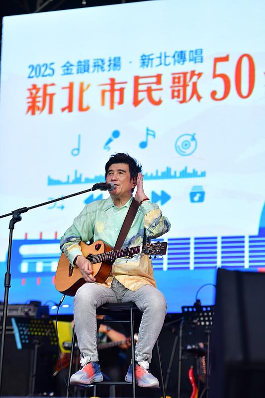 葉佳修演唱多首經典之作。