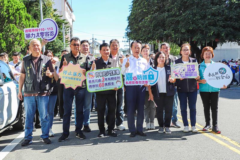 家暴零容忍！翁章梁率隊踩街宣導家庭暴力安全網-2