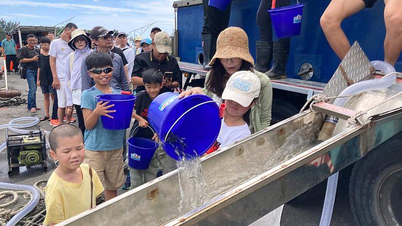 當舖聯合會攜手各界放流魚苗，守護海洋資源