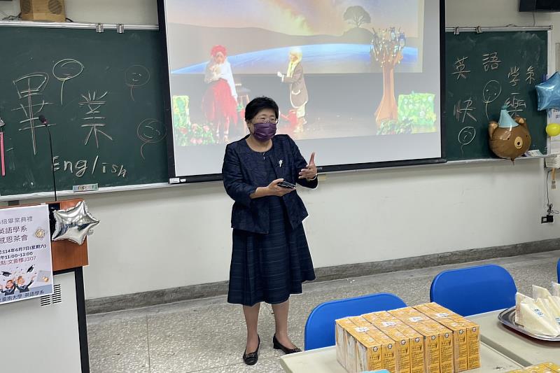 南大陳惠萍校長蒞臨英語系畢業茶會，勉勵同學保持好奇心與熱情，用語言與世界對話。