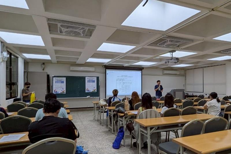 南大校友中心分享會中，多位完成見習的國際學生分享實務經驗，表示透過企業見習對產業需求及臺灣職場文化有更深層的理解