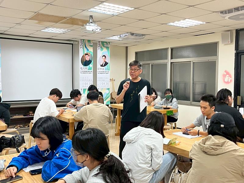 視傳系鄭中義老師講解試題解析與考照規則須知