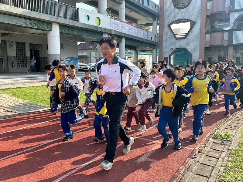 菁埔國小體位適中率連三年高於全國平均,獲113年健康體位績優特優等殊榮