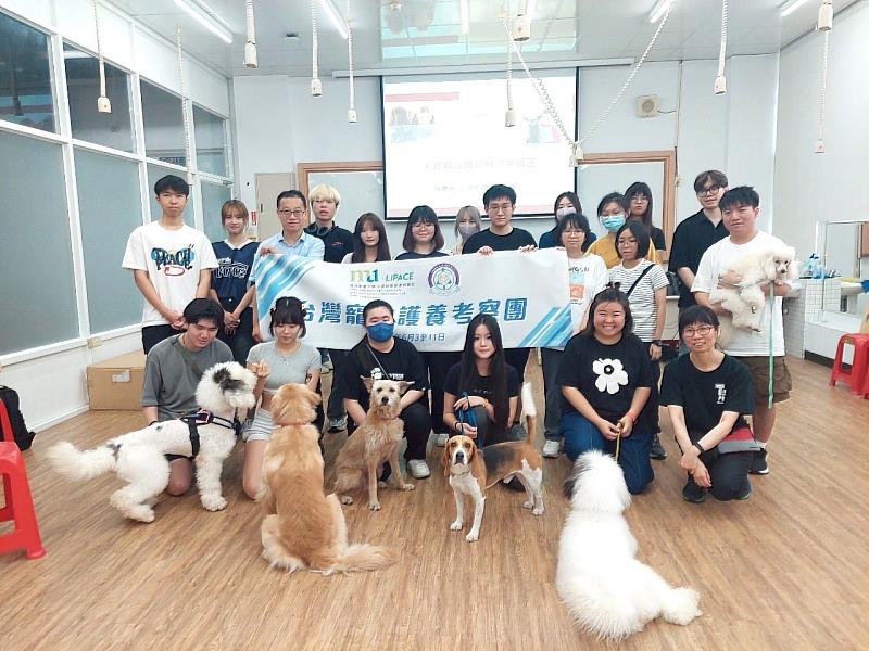 圖3、香港都會大學李嘉誠專業進修學院師生於「犬貓行為分析」課程中合影。