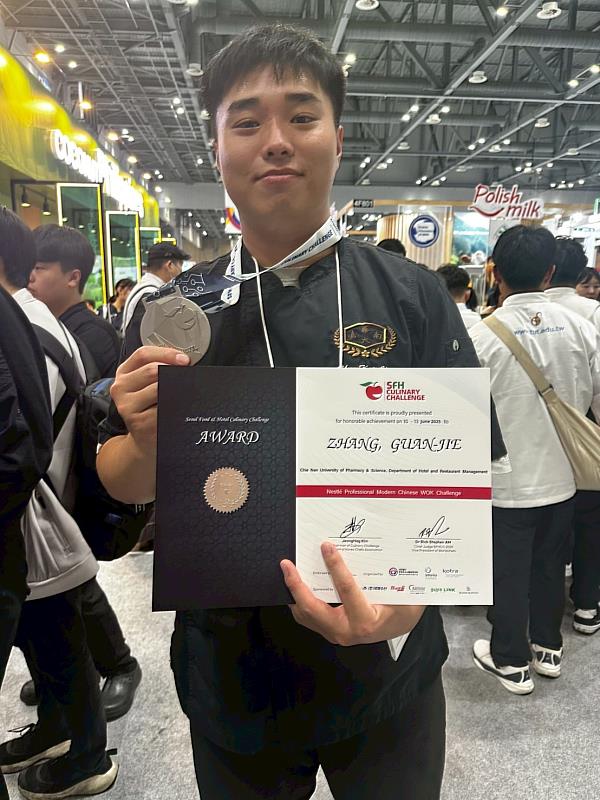 「2025年度最佳廚師」台灣區代表選手之一的張冠傑最終拿下1銀1銅1佳作成績