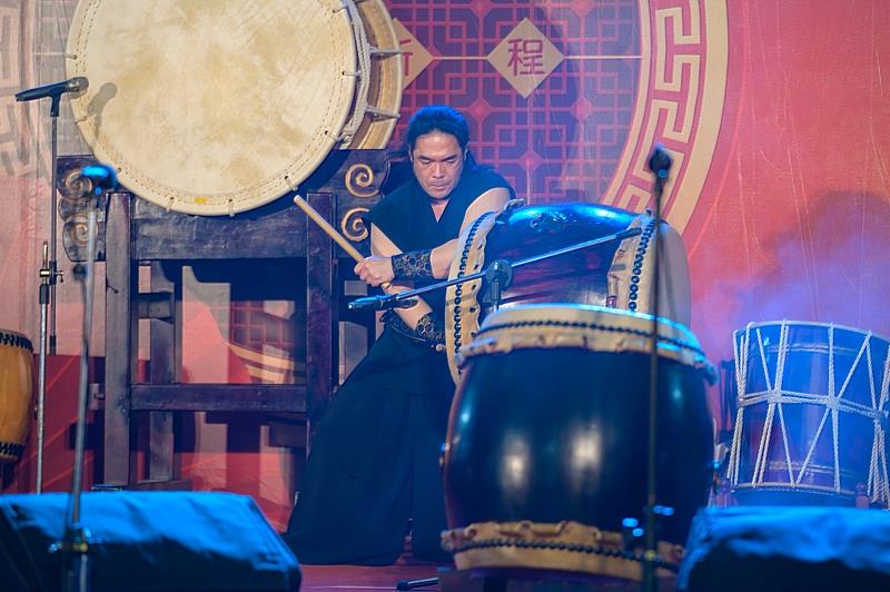 2025新北市鼓藝節特別邀請日本「NAMAHAGE鄉神樂太鼓團」小林義隆團長，以鼓聲展現日本男鹿半島著名的Namahage(生剝鬼)儀式（照片提供：現代視覺管理顧問股份有限公司）