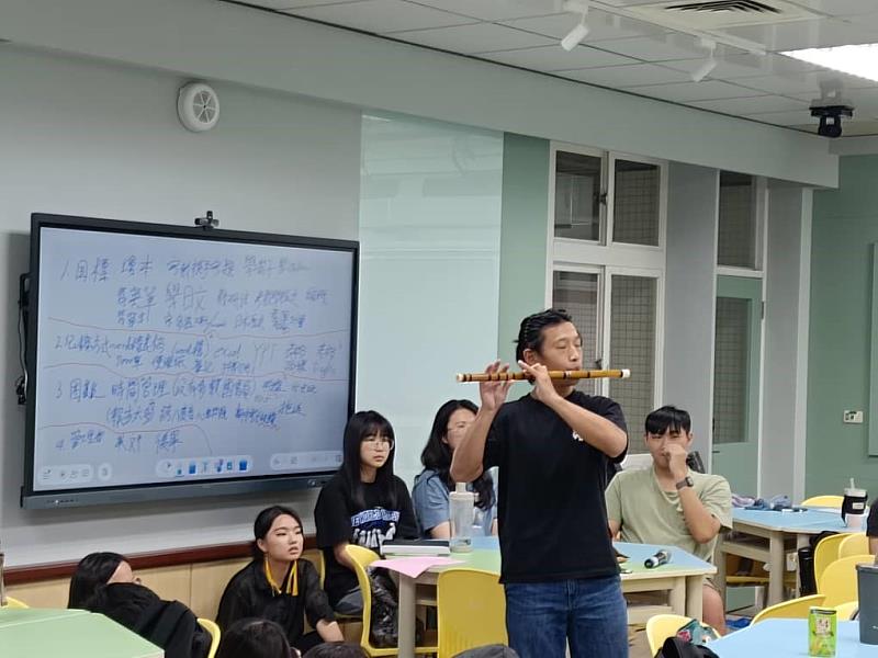 南大同學以吹奏竹笛展現透過課程學習之自我管理成果