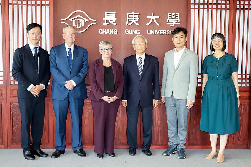 湯明哲校長(右三)接待Bill Shorten 校長(左二)與Michelle Lincoln 副校長(左三)，商討兩校合作事宜。