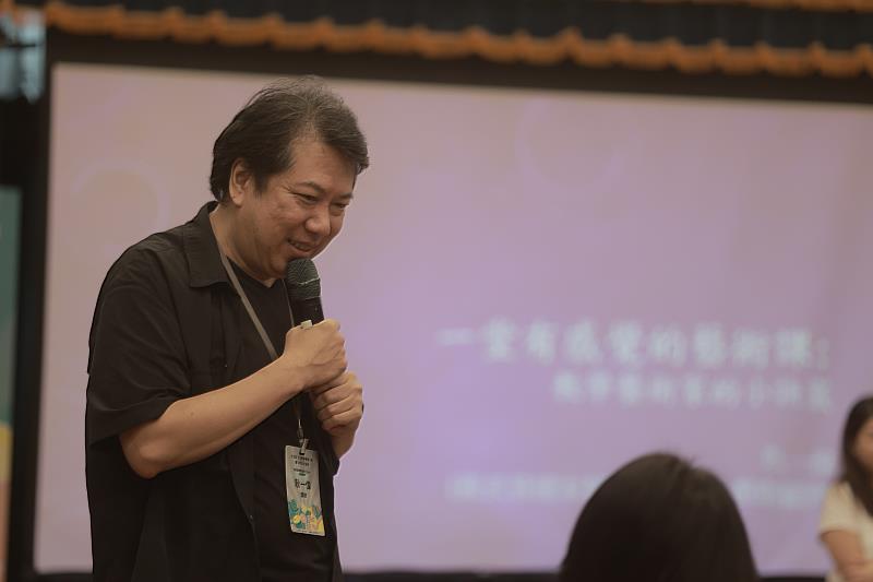 衛武營戲劇顧問耿一偉分享從遊戲中帶領一堂有感覺的藝術課