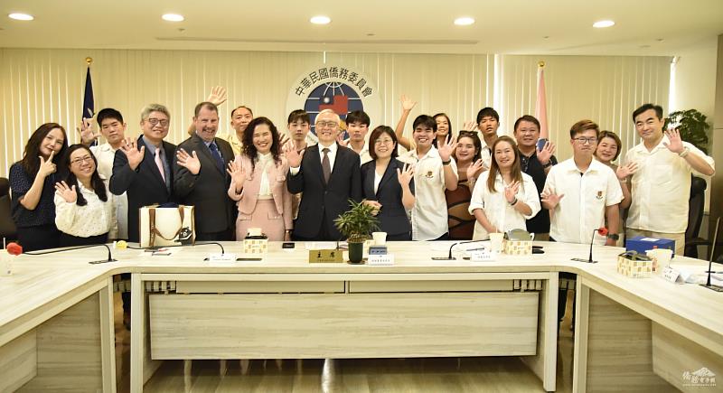 僑委會副委員長張良民與泰國中華國際學校臺灣大學參訪團大合照