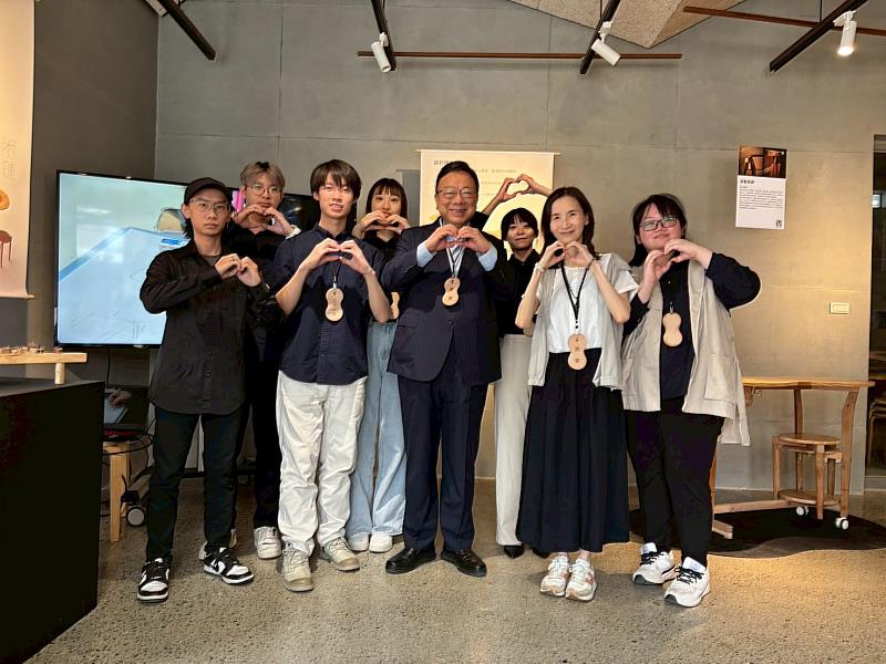 中華大學劉維琪校長肯定同學們對於環保行動的具體回應，及傳遞設計與永續並行的教育理念。