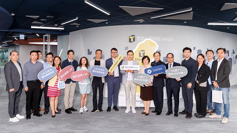 TAI-ONE SPACE開幕典禮邀請外貿協會、貿易署、北市府產發局、公協會代表、展覽主辦單位、建築師與合作團隊共襄盛舉。(貿協提供)