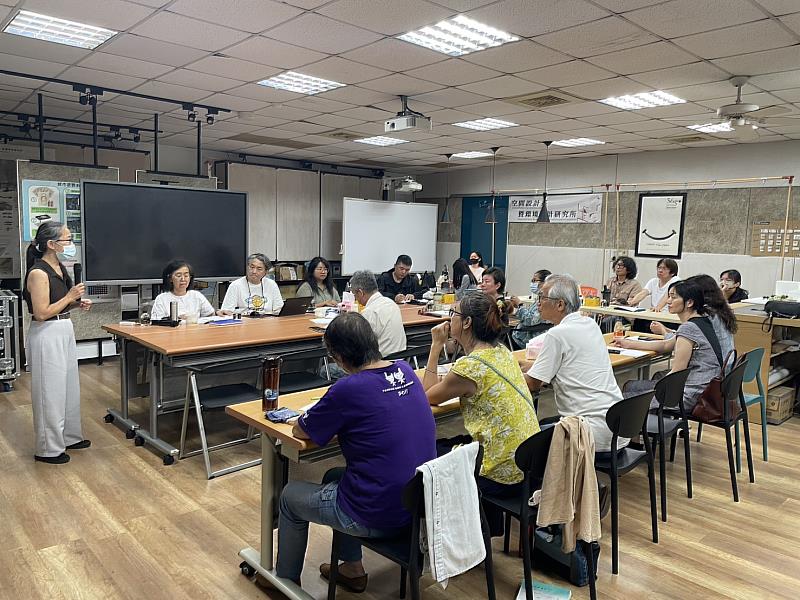 校內師生及校外民眾一起參與講座