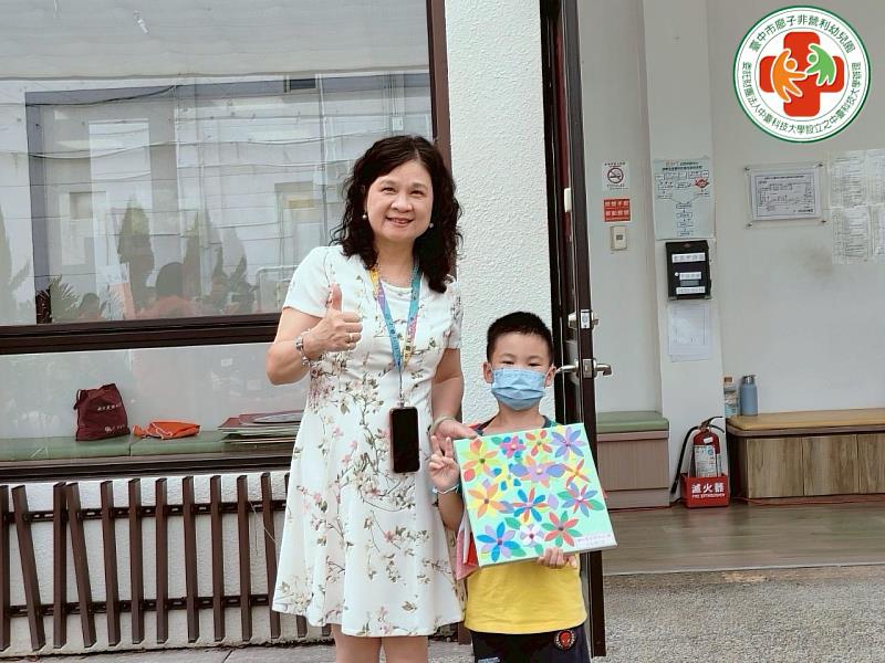 中臺科技大學陳錦杏校長親自出席致詞並與謙和賀日照中心長者、廍子非營利幼兒園小朋友同樂