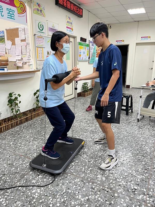 嘉義縣衛生局奪政府服務獎第3名,骨鬆肌少一條龍服務獲好評-5