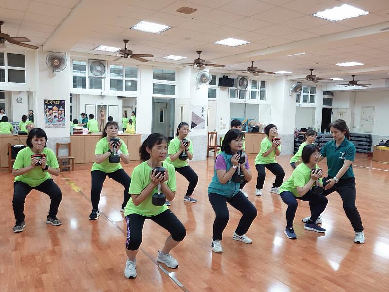 嘉義縣衛生局奪政府服務獎第3名,骨鬆肌少一條龍服務獲好評-4