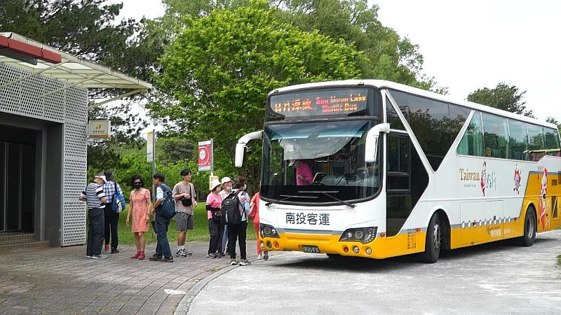 學員可透過台灣好行直達校園，65歲以上長者更享有免費搭乘優惠。