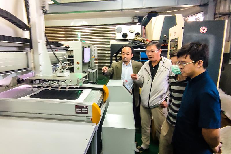 朝陽科大A2I智慧產業技術研發中心與佑昇雷射產學合作，完成車用電容橡膠雷射切割設備之開發。
